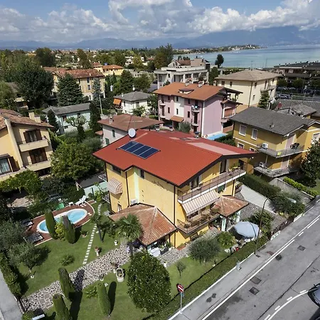 Sandra Bed & Breakfast 3*